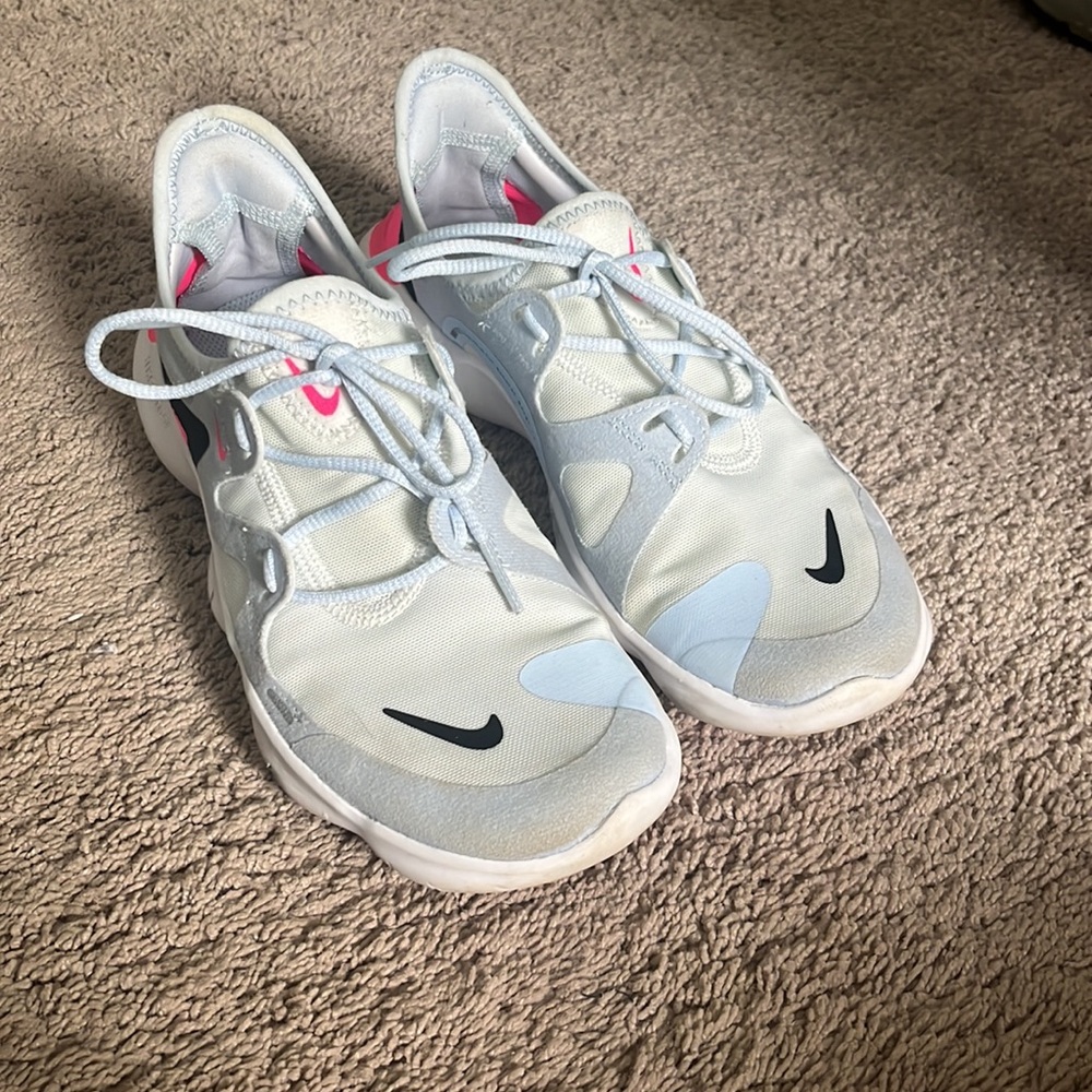 Women’s Nike Free running shoes - Picture 2 of 5